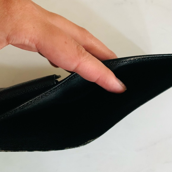 Louis Vuitton | Authentic Vintage Black Epi Leather Men's Wallet - Picture 6 of 9